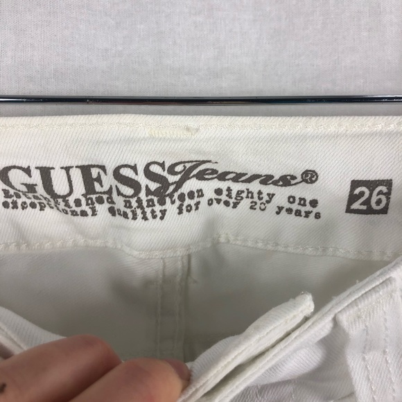 ❤️3/$30 GUESS white denim Bermudas 🤍 - Picture 5 of 7